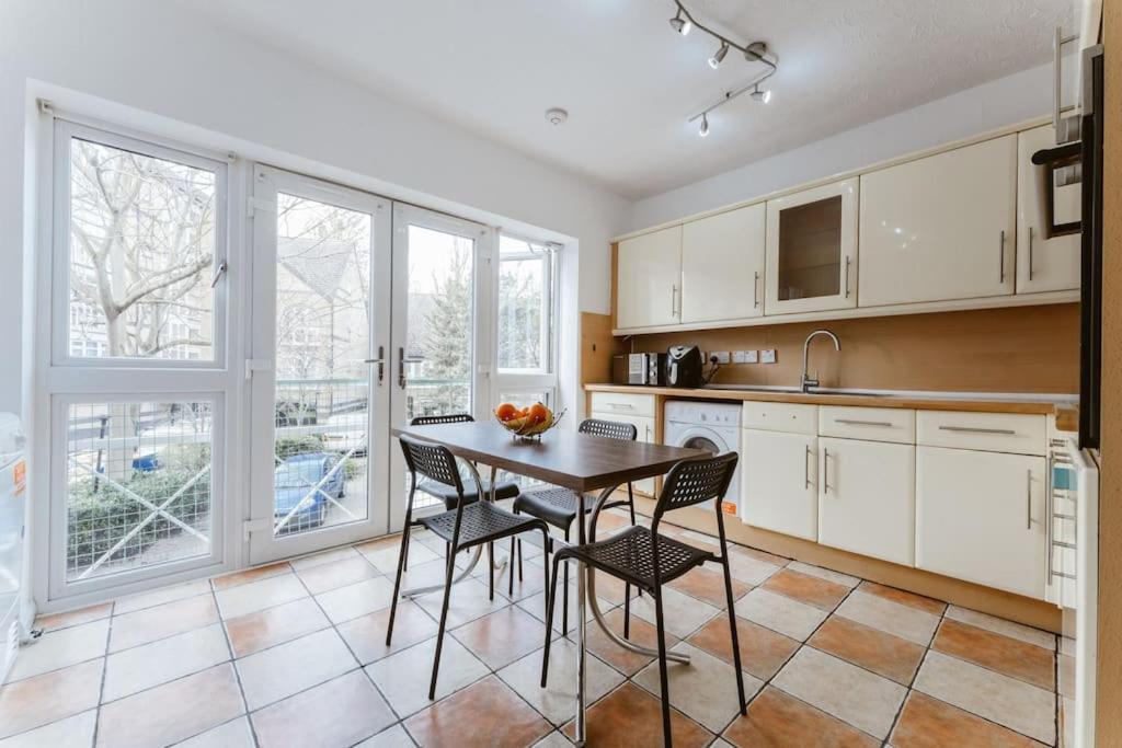 Comfortable Double Room For Your London Getaway Extérieur photo